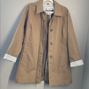 Columbia Women’s Khaki Trench Coat. Like new condition